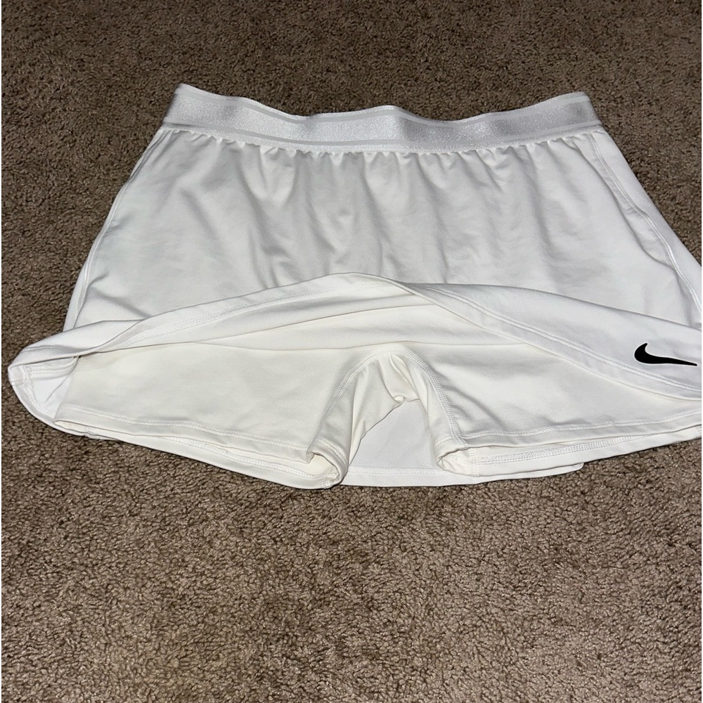 Nike golf ⛳️ / tennis 🎾skort NWT - Picture 2 of 4